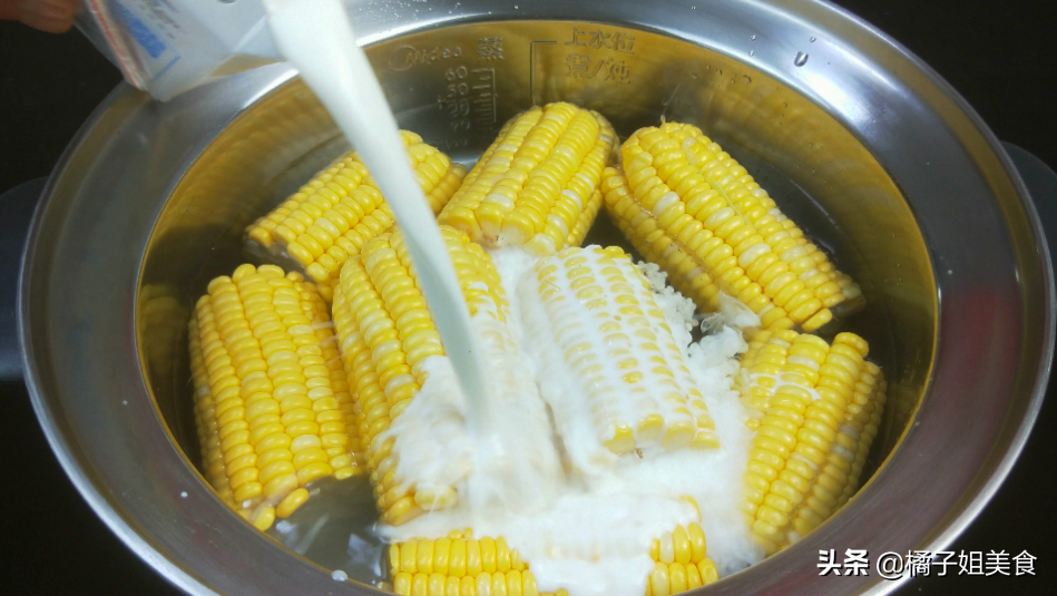 图片[2]-煮玉米最好吃的做法步骤图 孩子超喜欢 一顿5根不够吃-起舞食谱网