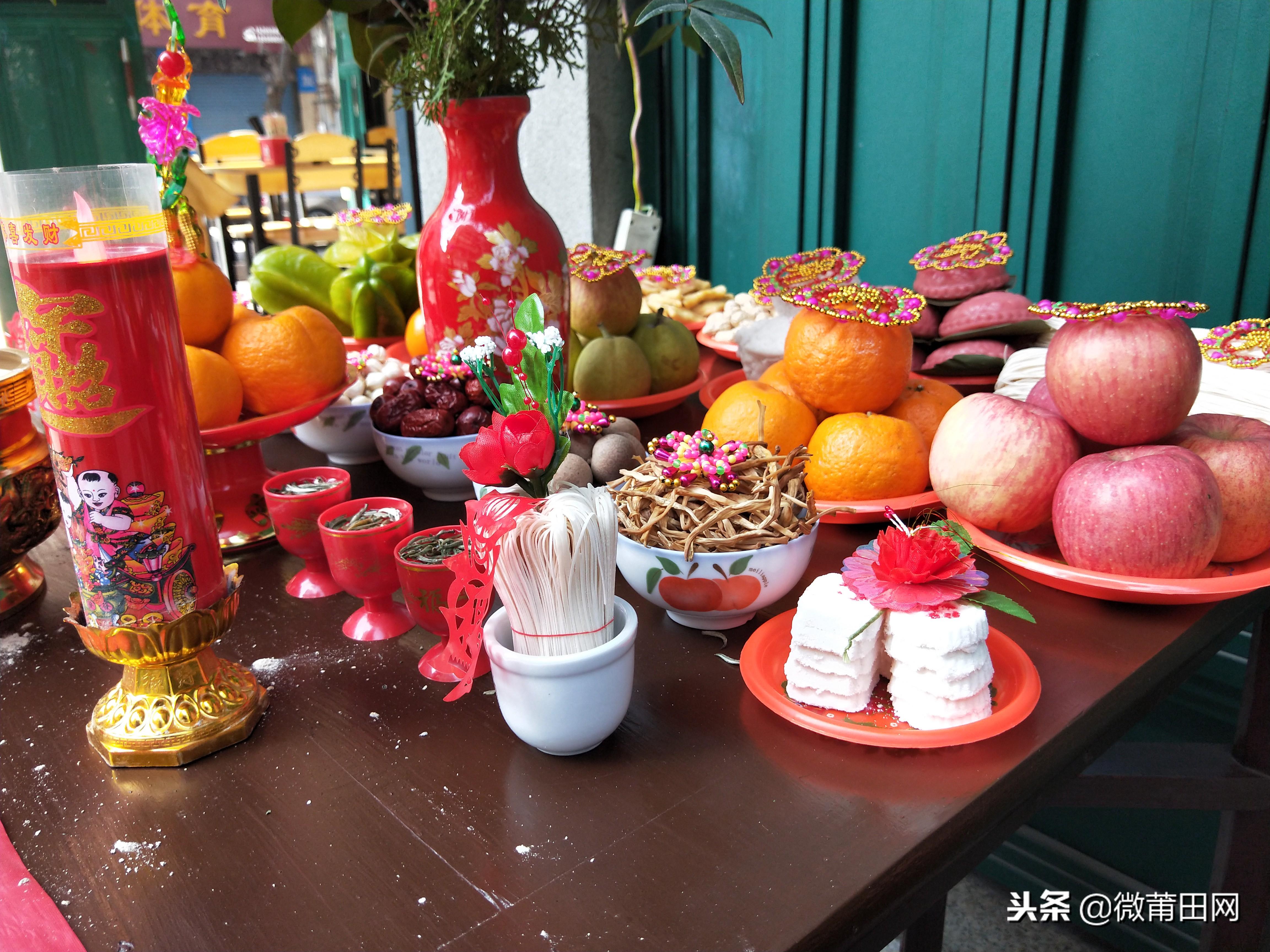 正确的上供摆放图片(图解贡品摆放讲究)