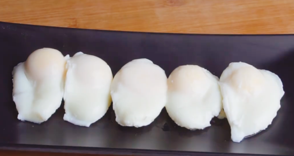 图片[1]-【荷包蛋】做法步骤图 轻松煮一锅 不破皮不粘锅无飞沫-起舞食谱网