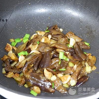 油燜茄子的做法(正宗油燜茄子做法大全)