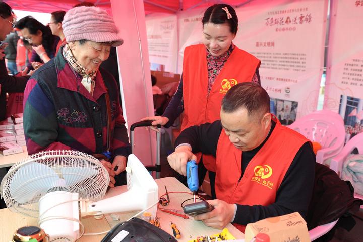 武汉南湖家电维修拆装工 家电坏了 送法院！那里有个“活雷锋”任捍东