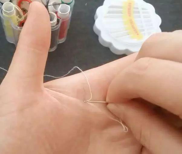用完的针线需要换线时要重新穿针引线非常麻烦吗?