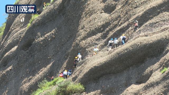 剑门关鸟道摔死过人图片