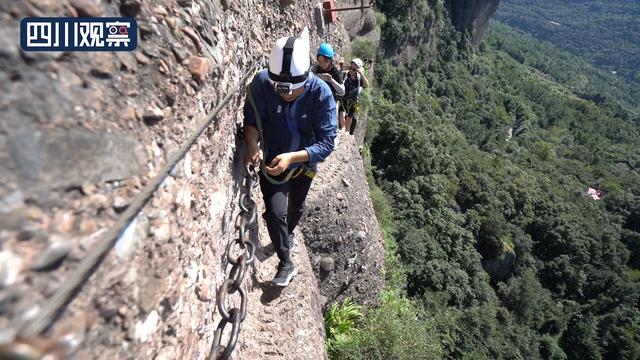 剑门关鸟道摔死过人图片