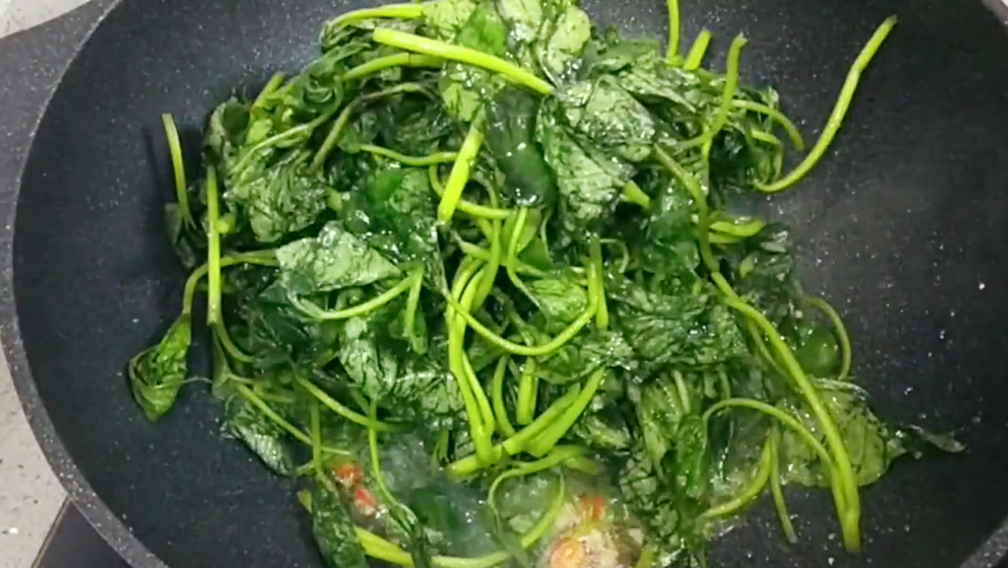 圖片[4]-【炒紅薯葉】做法步驟圖 教你一招 出鍋又青又脆一盤不夠吃-起舞食譜網