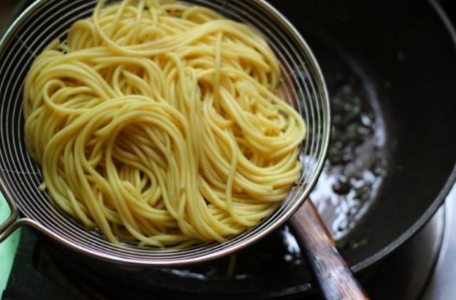 凉面的制作方法(正宗凉面的制作方法)