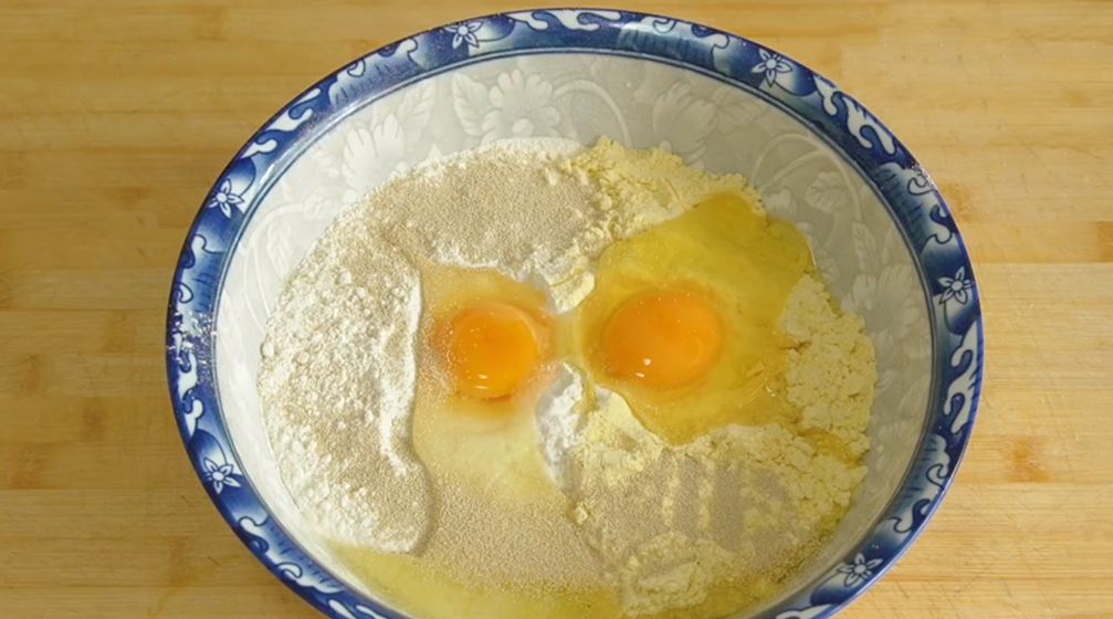 图片[2]-【玉米面炸糕】做法步骤图 个个外酥里软 比油条香-起舞食谱网