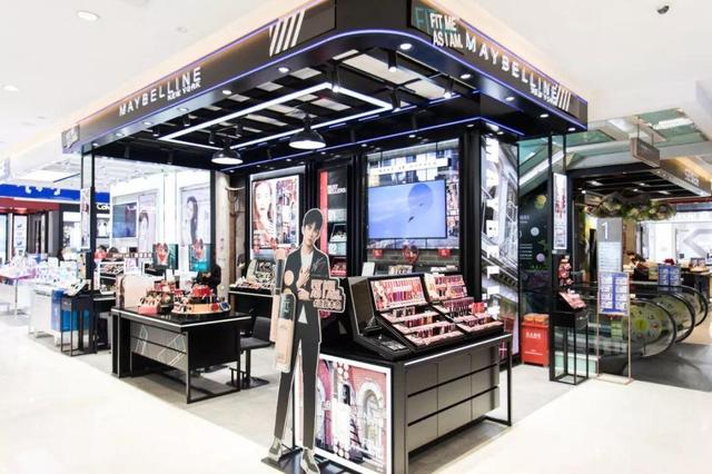 67美宝莲 专柜门口-彩妆课堂-*赠送小样套装67薇姿 专柜门口-护肤