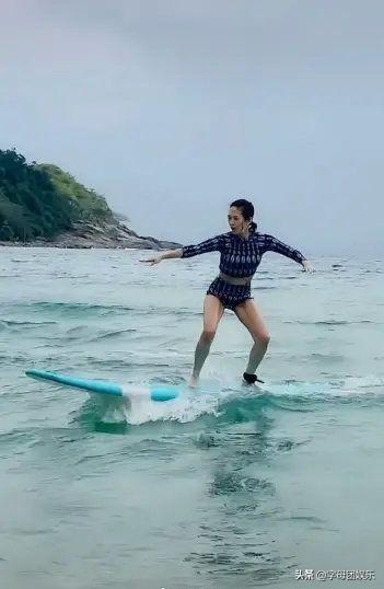 章子怡沙滩照(国际章海边沙滩照片)