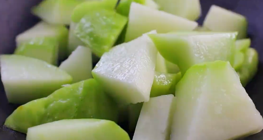 圖片[2]-【佛手瓜燒雞肉】做法步驟圖 試著做來吃了才明白 好處多又美-起舞食譜網(wǎng)