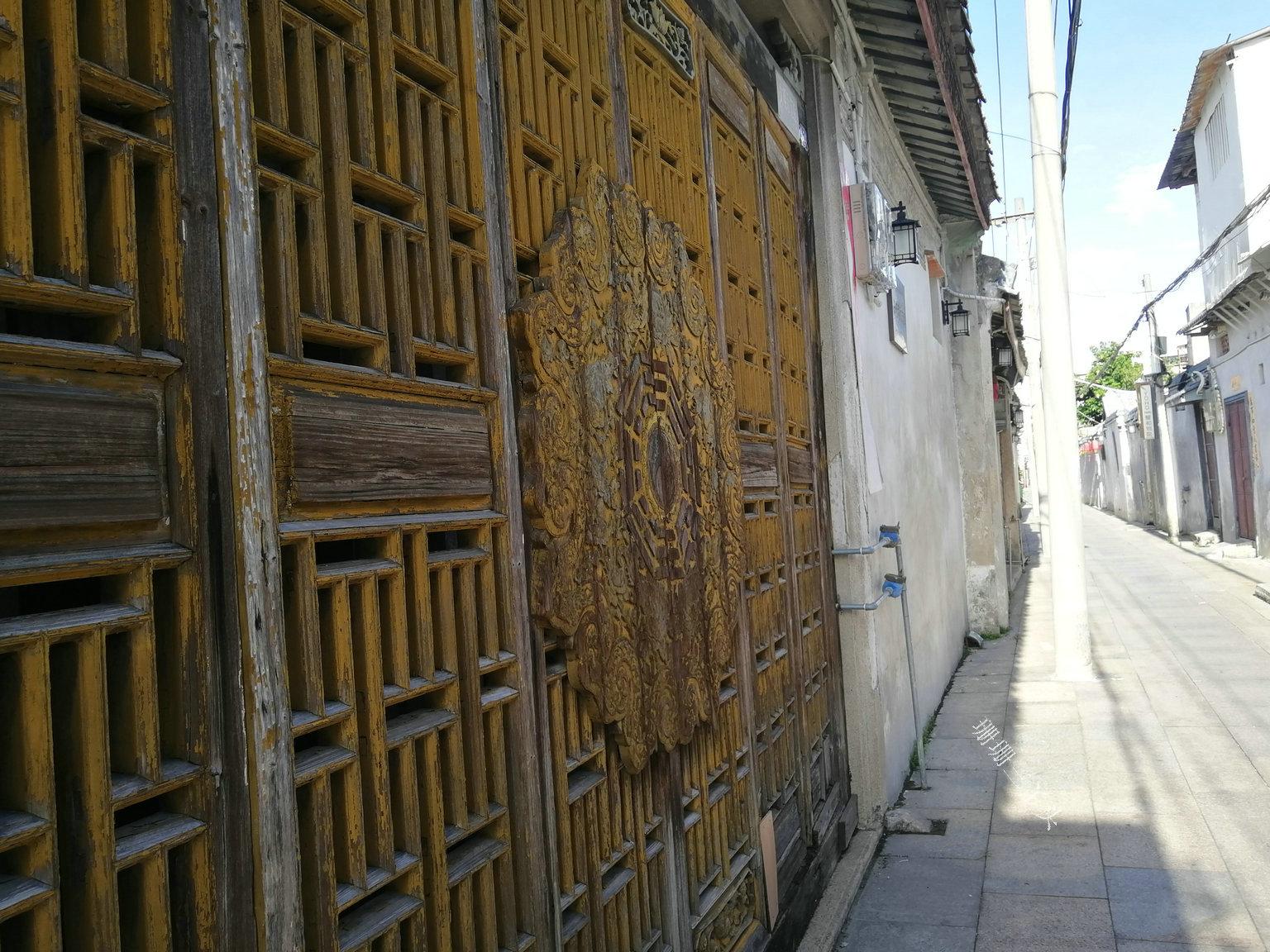 潮州富丽学校(广东潮州的大街小巷中)