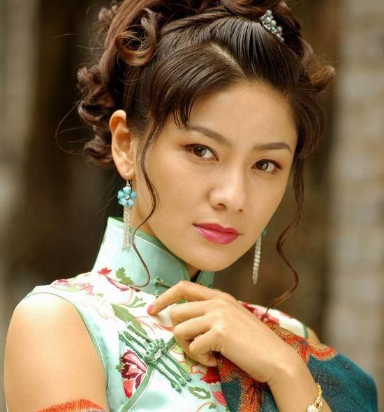 《迷雾苍龙》是由刘家成导演,黄晓明,邵兵,胡可,徐静蕾等主演的谍战剧