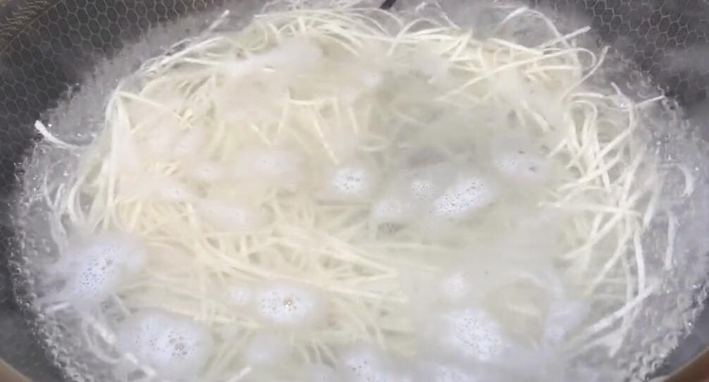 圖片[4]-【酸菜煎蛋面】做法步驟圖 酸爽美味 好吃又營養-起舞食譜網