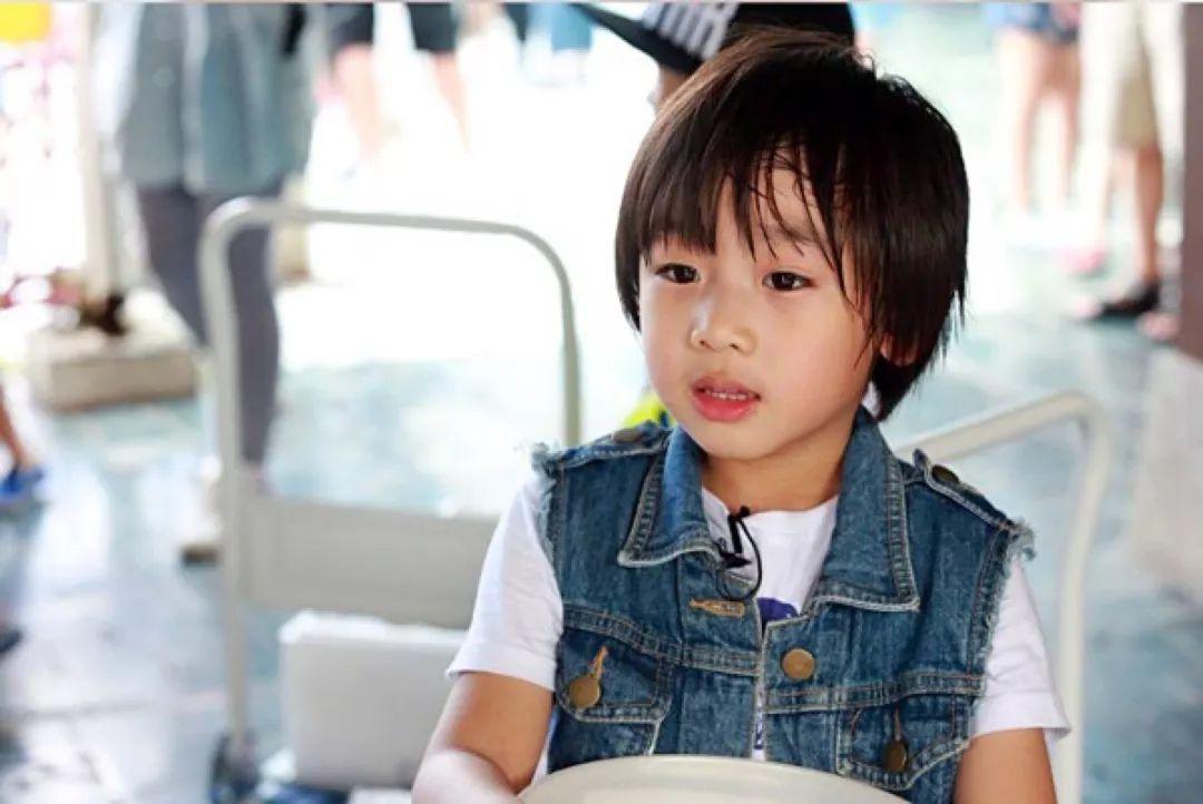 黄忆慈学校(从国民闺女到被造谣中伤)