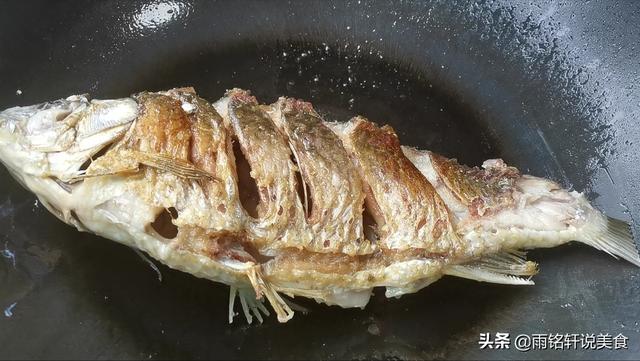 怎么样做出鲜美奶白鲫鱼汤，这才是鲫鱼汤正确做法