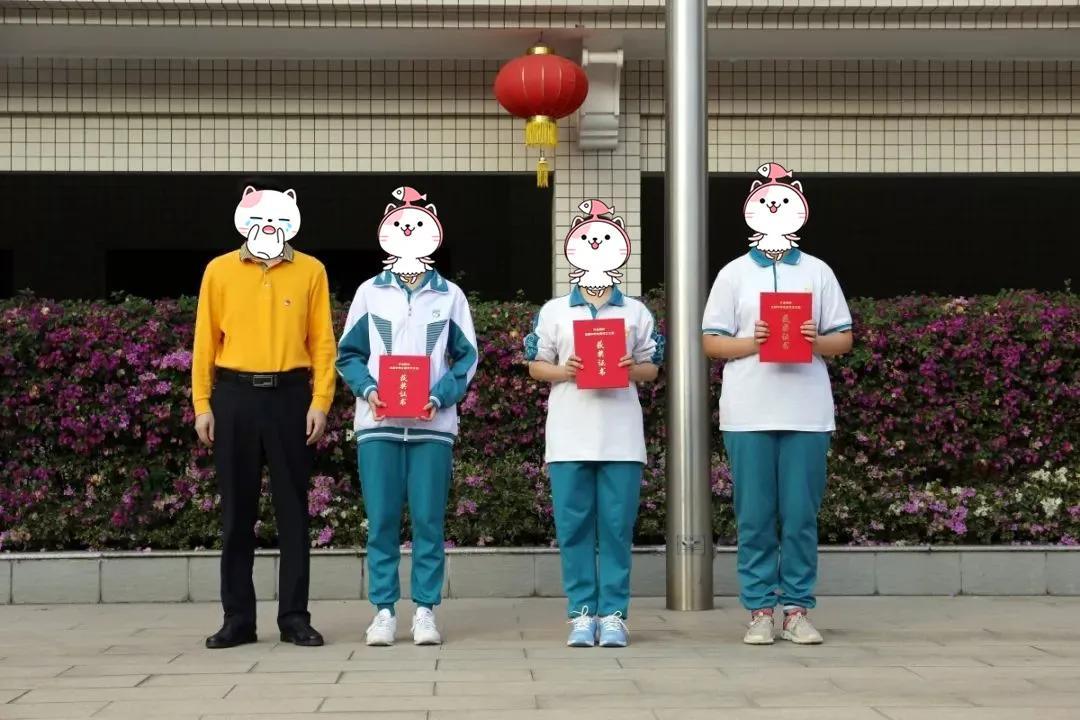 广雅中学校服(广州高中校服大比拼)