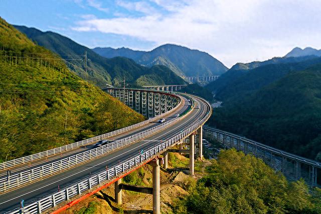 “打开孟获城，世上无穷人”，走，带您到孟获城去观光旅游