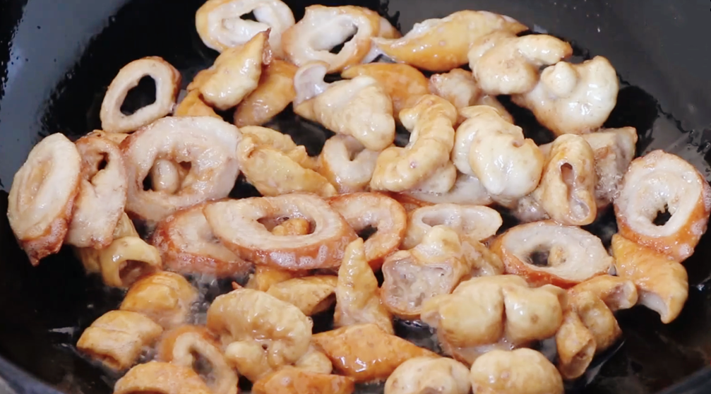 图片[5]-【干煸肥肠】做法步骤图 外焦香里嫩 没有一点腥味-起舞食谱网