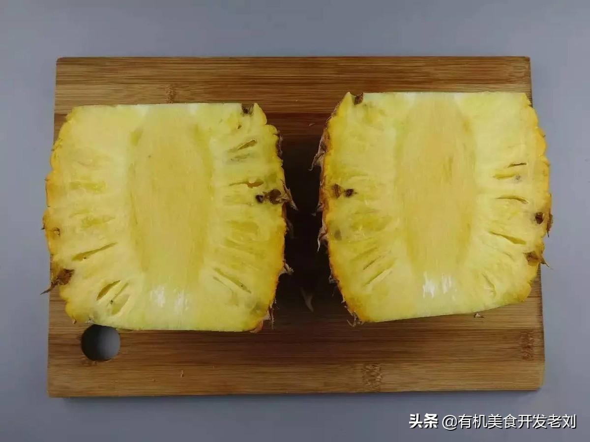凤梨怎么削皮（简单快捷菠萝削皮方法）