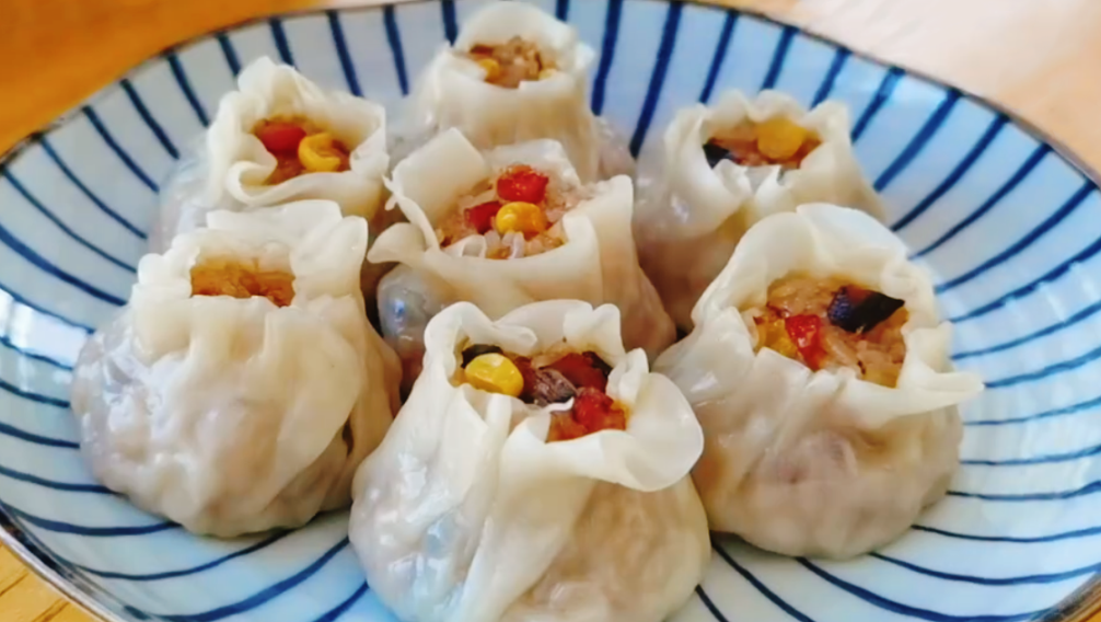 【香菇玉米烧麦】做法步骤图 加2元饺子皮 一口一个比肉还香-起舞食谱网