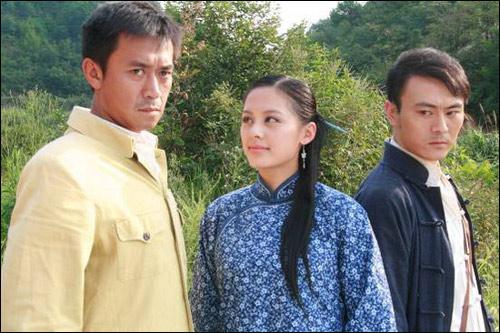 《迷雾苍龙》是由刘家成导演,黄晓明,邵兵,胡可,徐静蕾等主演的谍战剧