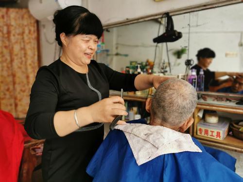 梅州家电维修培训拆装师傅 他们是“按摩师”“理发师”“维修师”…一起走进这些“折翼天使”的“非凡人生”