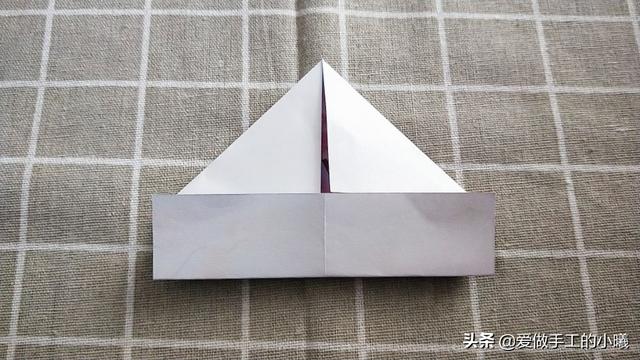 最简单的雨伞折纸方法图解，折纸教程：带爱心的小花伞