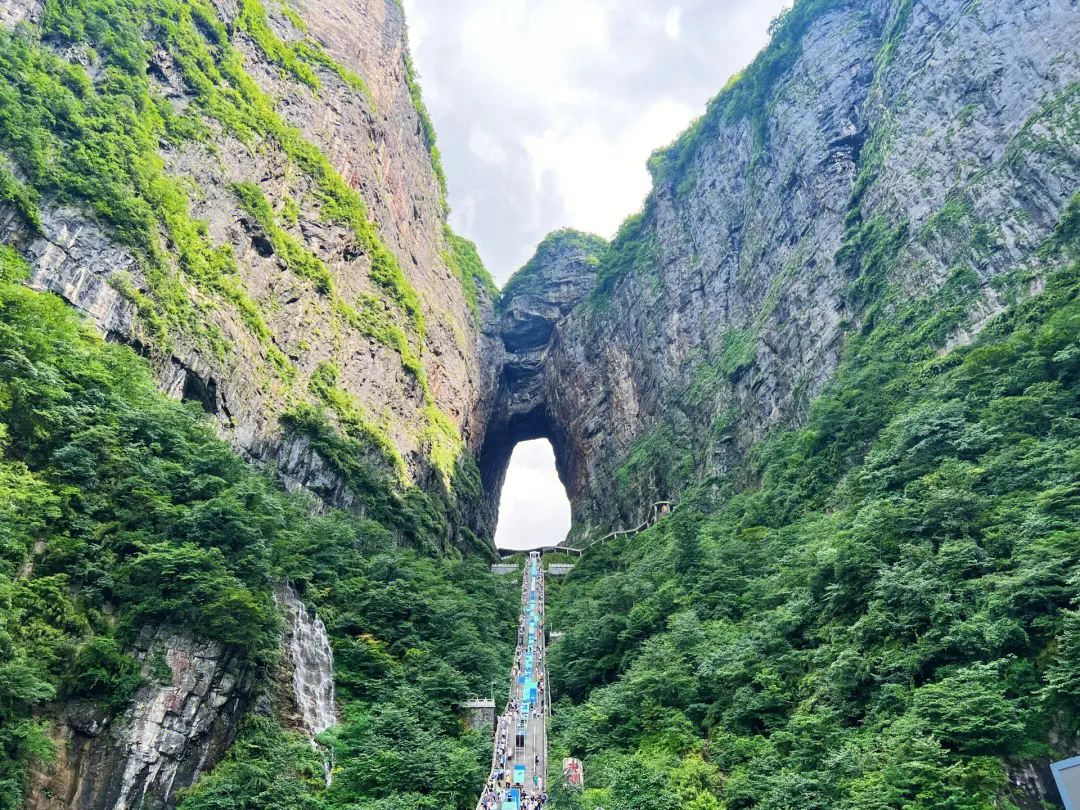 2020年5月12日,刘安受到北京传媒公司的邀请,前往天门山拍摄宣传广告.