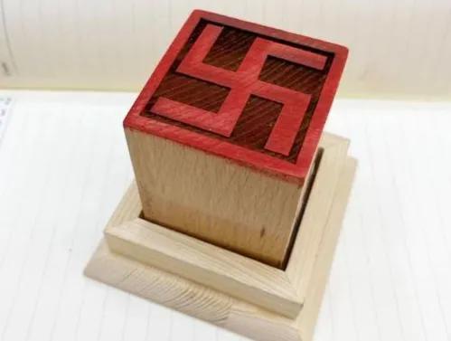 "卐卍卍卐",怎么读?"卐卍"有何区别?它们的意思相同吗?