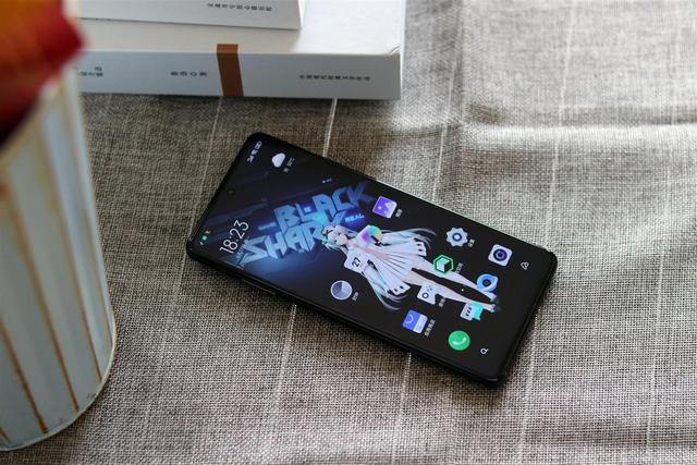 女大学生教我这样玩黑鲨5 pro:打开手游新大陆