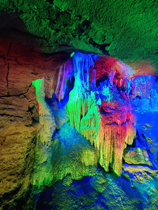 萤火虫水洞地下大峡谷导游讲解，——一位游客的游览纪实