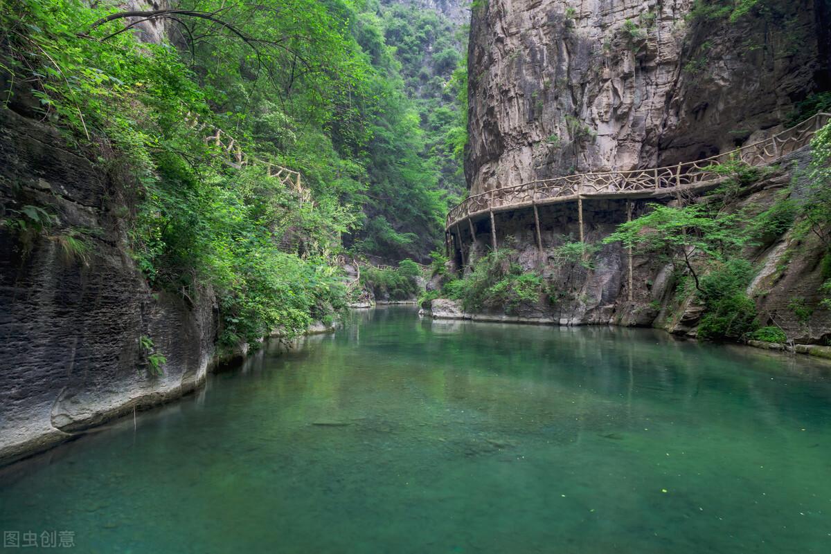 七八月份适合去哪里旅游国内（8月国内最佳旅游目的地推荐）