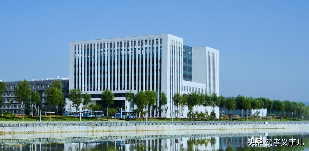 吕梁学院校门1978年,山西师范学院吕梁专科班成立.