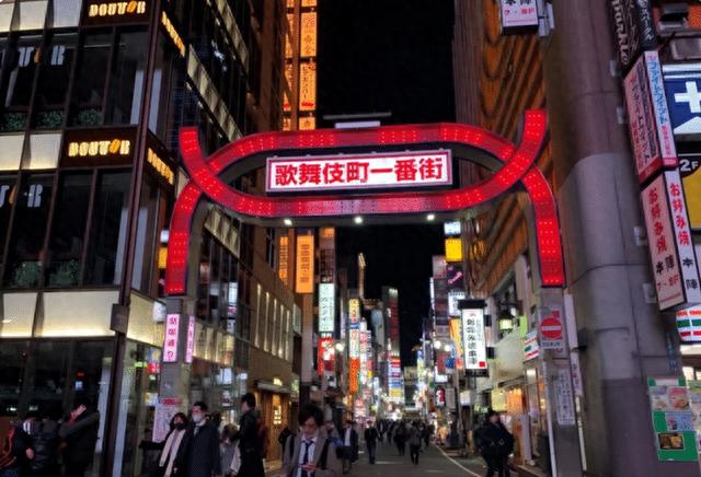 日本旅行必打卡歌舞伎町，中国小姐姐带你探寻神秘的“牛郎店”