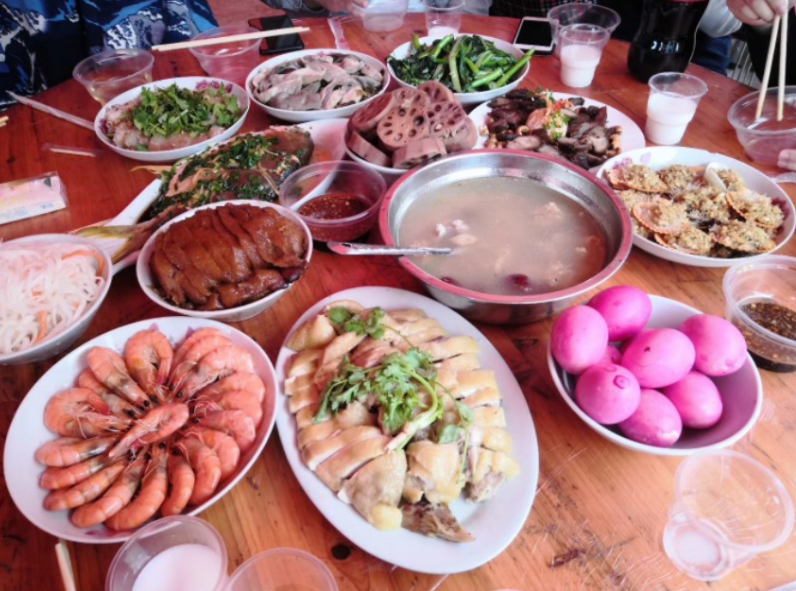 婚宴酒席多少钱一桌(浅谈农村婚宴酒席费用)