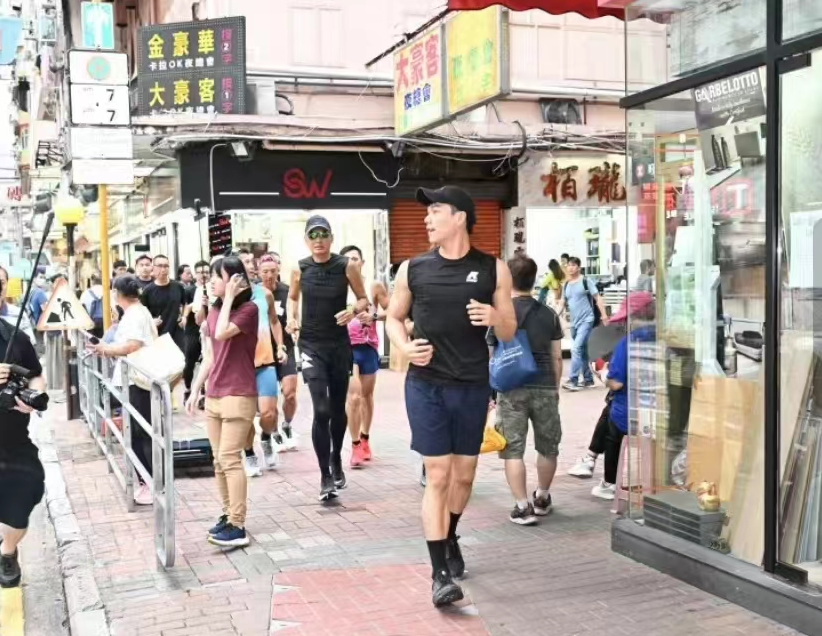 周润发现在状况如何（港媒：周润发不遵医嘱仍跑步）