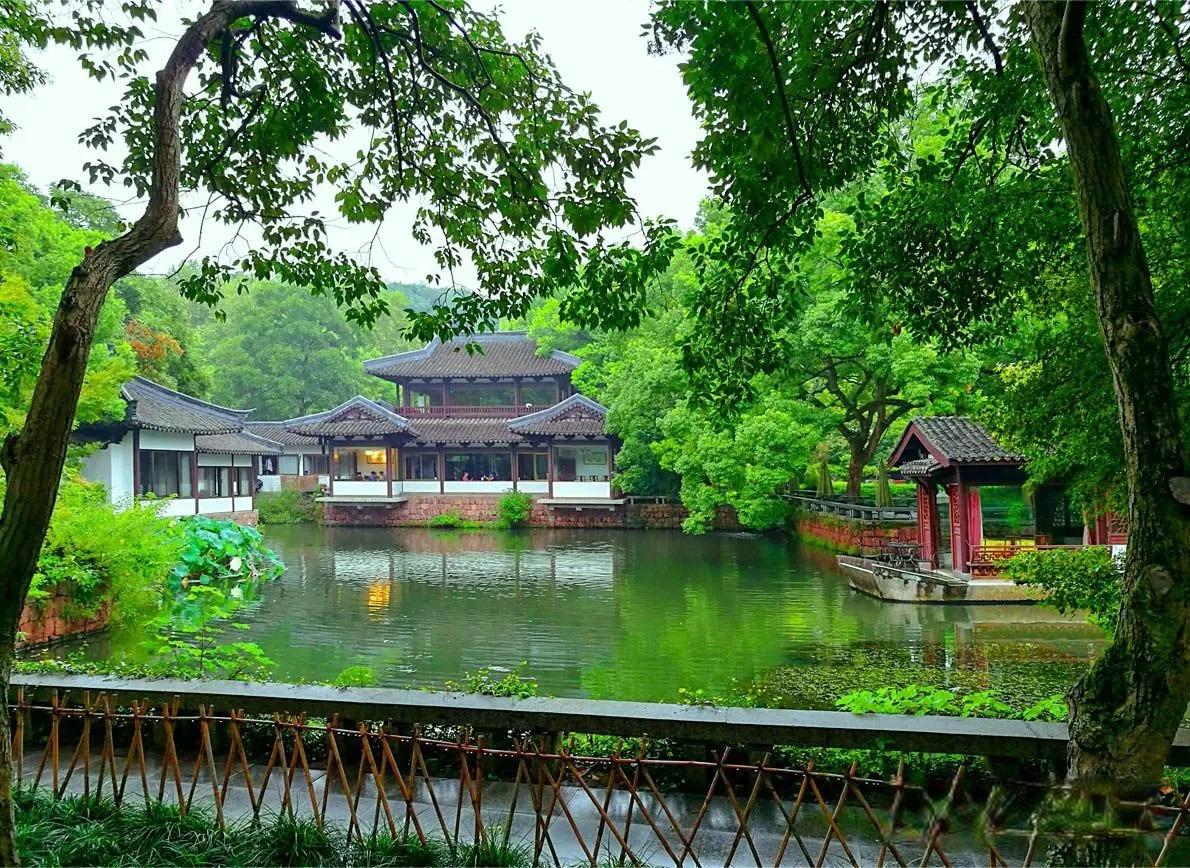 杭州西湖有哪些好玩的景点（浅谈杭州西湖十大著名景点）