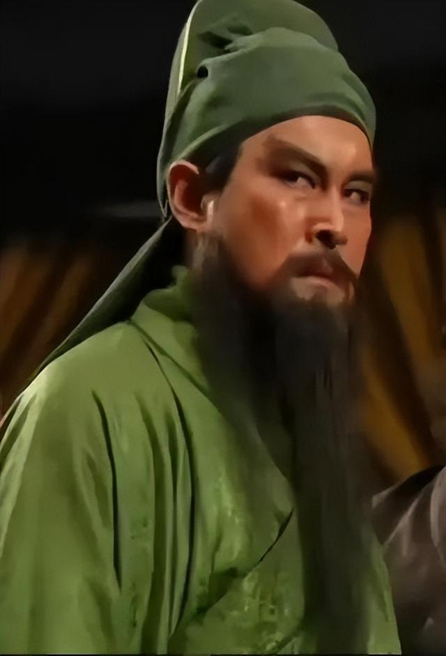 然而,现在提起关羽,我们眼前总会闪现出94版《三国演义》中陆树铭老师