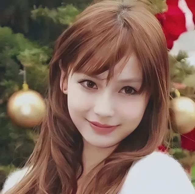 酒红色头发(酒红色头发褪色后变成什么颜色)