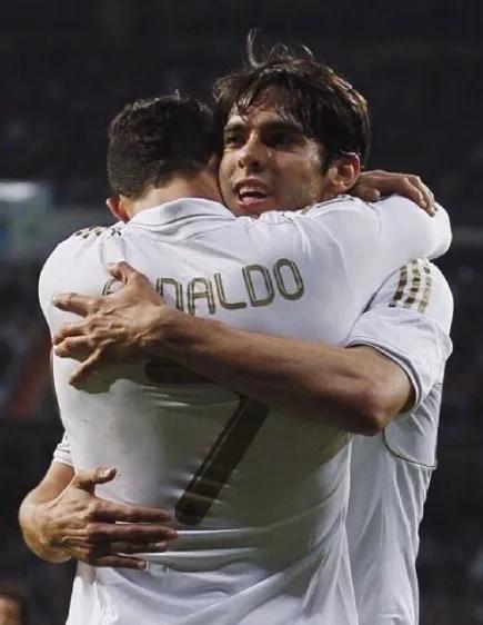 c罗对卡卡是想吃掉的一样