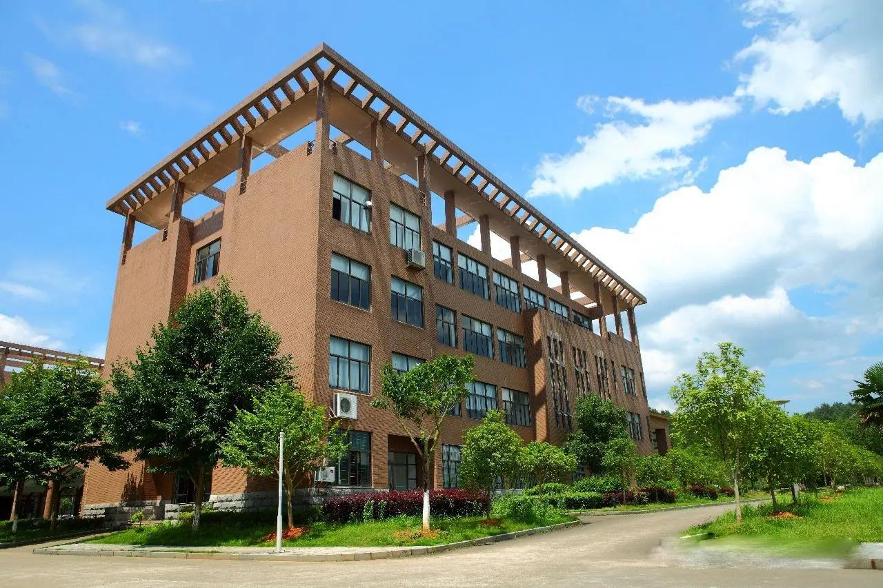 景德镇陶瓷学院官网(陶大火了)