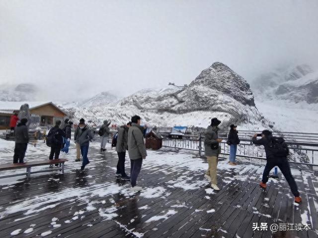 玉龙雪山十月份有雪吗，玉龙雪山现在9月有雪吗（玉龙雪山迎来今秋第一场雪）