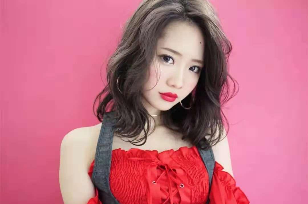 白头发是什么原因引起的怎样调理（白头发主要什么原因引起的）