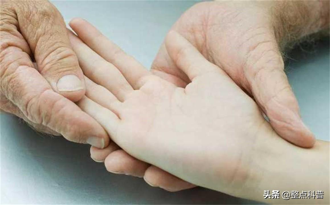 相學中雙手斷掌有何說法,男兒斷掌千斤兩 相學中雙手斷掌有何說法,男兒斷掌千斤兩