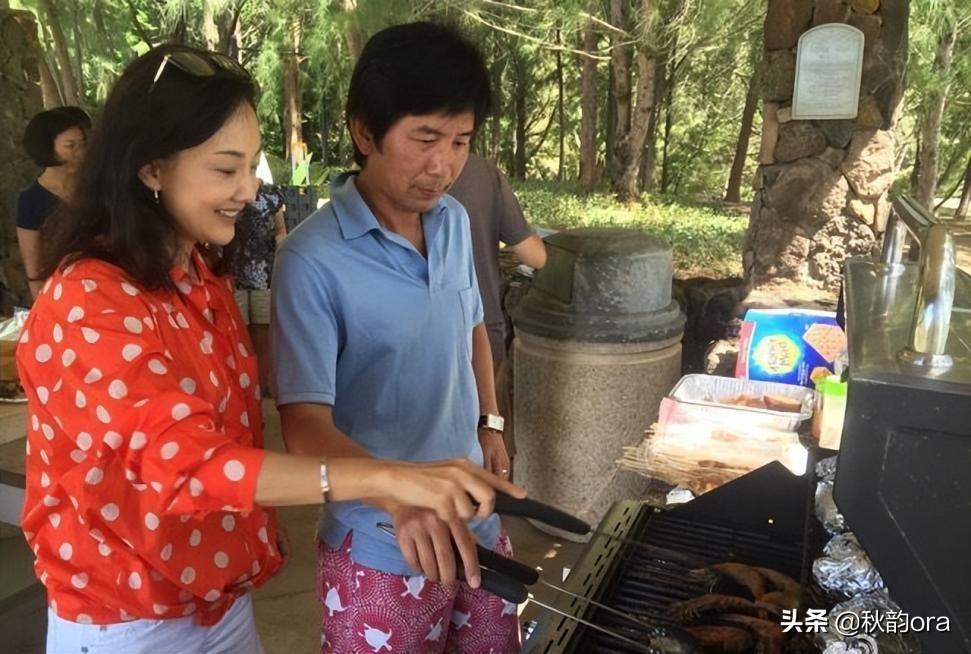 牛莉结过几次婚丈夫都是谁（牛莉：嫁给刘亚东25年恩爱如初）