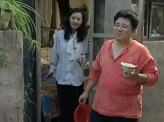 演员王同辉(王同辉妻子管琴照片)