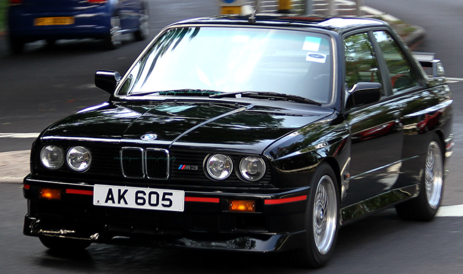 "bmw"作为品牌商标销售各式汽车与摩托车外,也收购过多家外国汽车公司