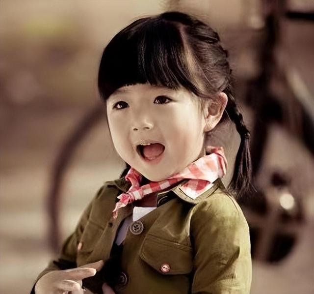 小女孩发型绑扎方法(3-6岁儿童简单扎发)