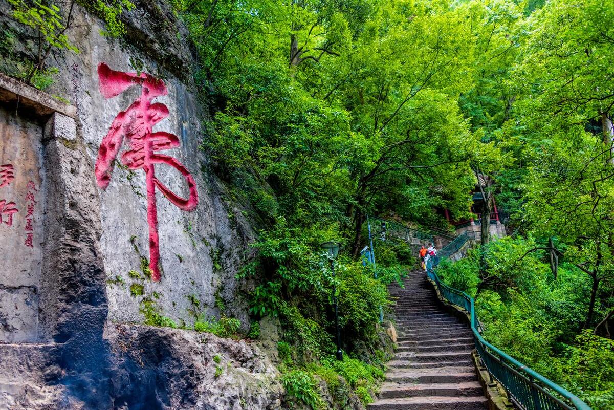 贵阳旅游攻略必玩的景点有哪些（贵阳好玩的地方大盘点）