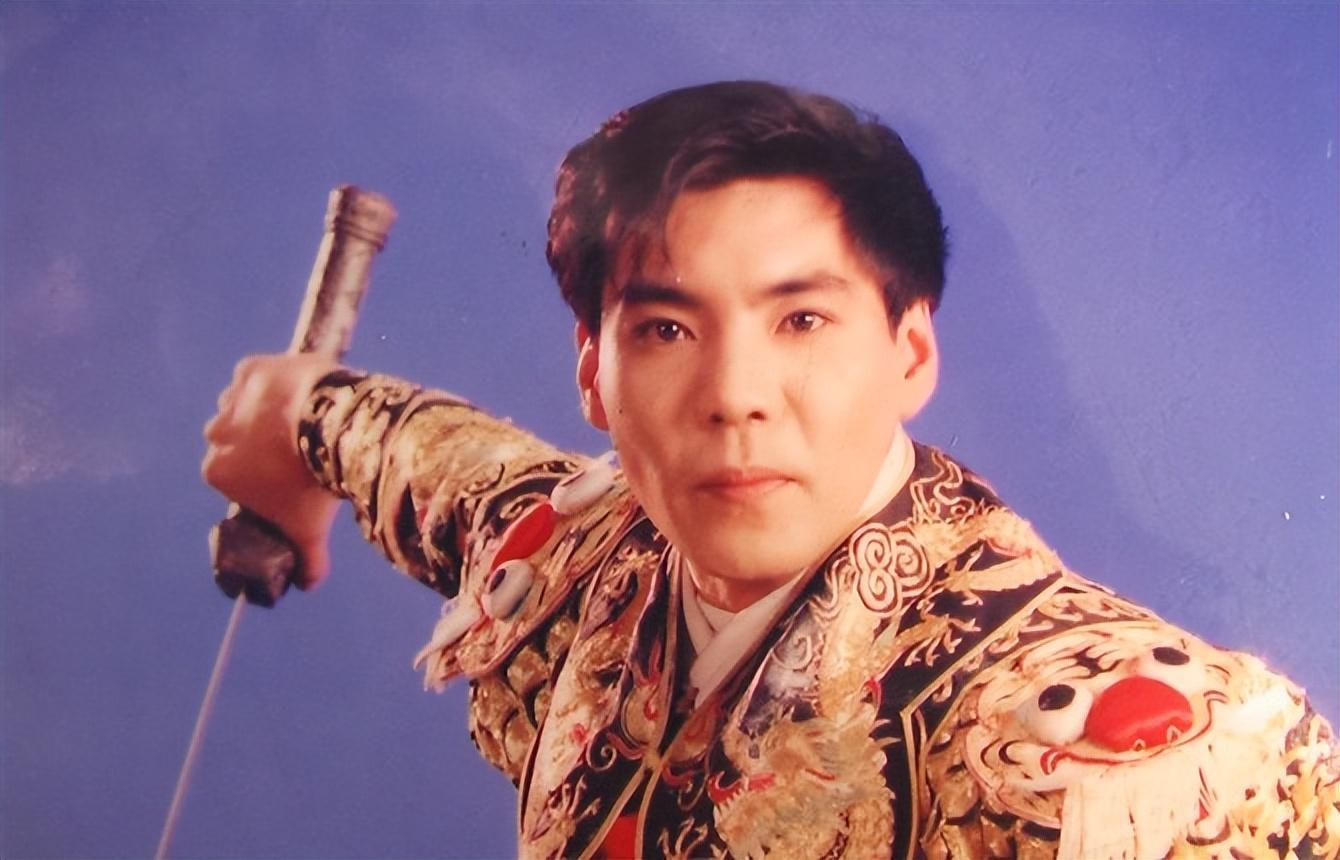 明显屠洪刚觉得这还不够.爆红以后,他还将创作赚的钱投入下海经商.